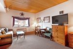 Sofa Sleeper in Living Area - Gateway 5055 - Keystone CO